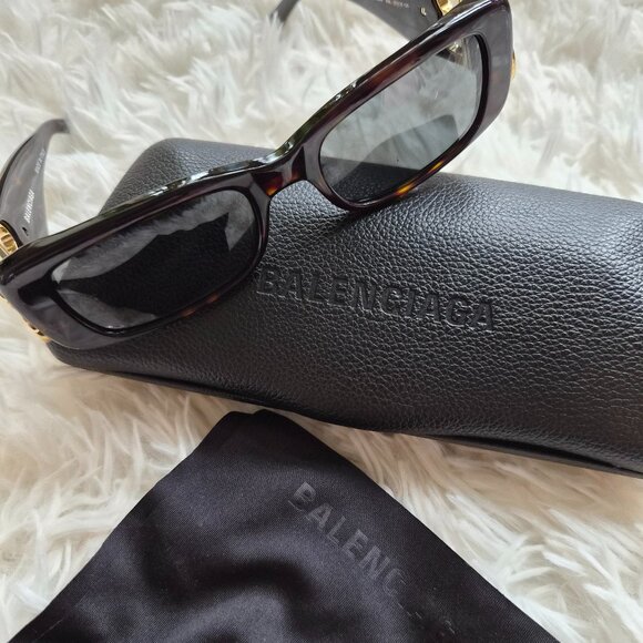 Authentic ✅️ Balenciaga Dynasty Rectangle Sunglasses - Picture 3 of 10